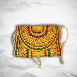 Adorable Vtg Straw Woven Rainbow Clutch